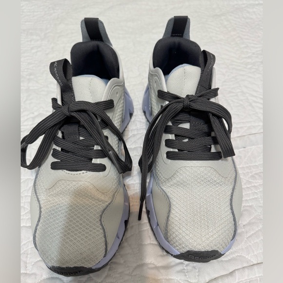 Reebok Women’s Sneakers in Gray and Black - Picture 2 of 9